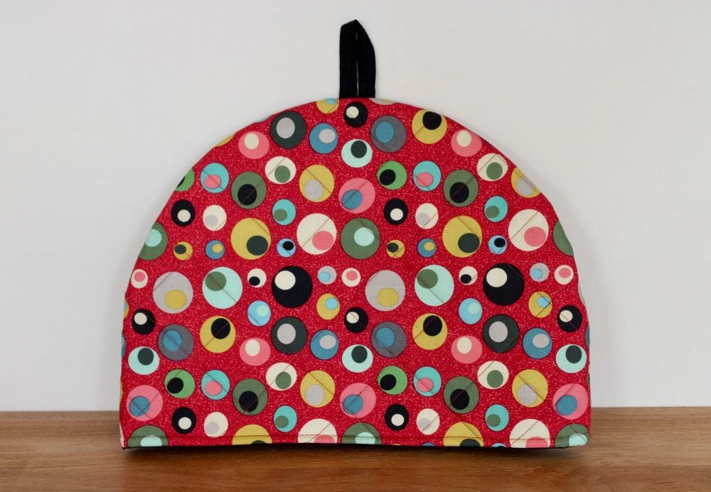 Mid Mod Circles in Red Quilted Tea Cosy(2)