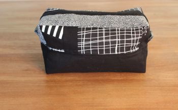A Dorset Patchworks Bits and Bobs  Box Pouch (Pen and Ink)(1)