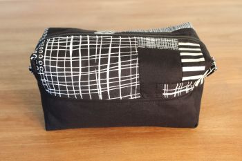 A Dorset Patchworks Bits and Bobs  Box Pouch (Pen and Ink)(2)