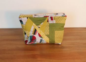 A Dorset Patchworks Bits and Bobs Patchwork  Pouch (Greens)