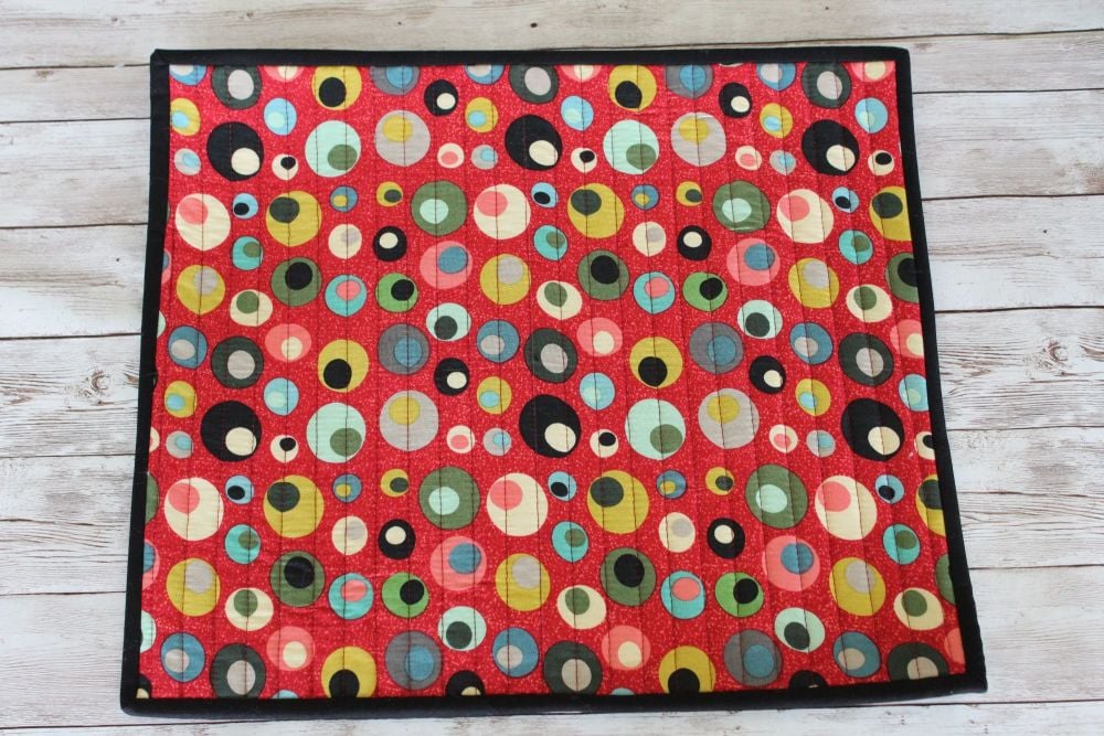 Mid Mod Circles in Red Quilted Place Mat(7)