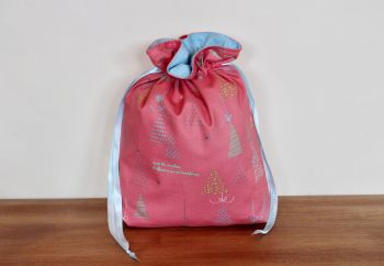 Winter Tales Drawstring Gift Bag(3)