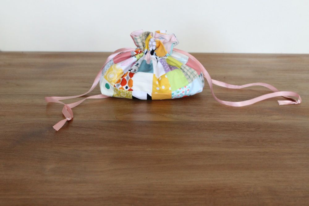 Scrappy Patchwork Drawstring Gift Bag(1)