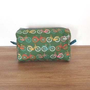 A Dorset Patchworks Bits and Bobs  Box Pouch (Hello Velo)(2)