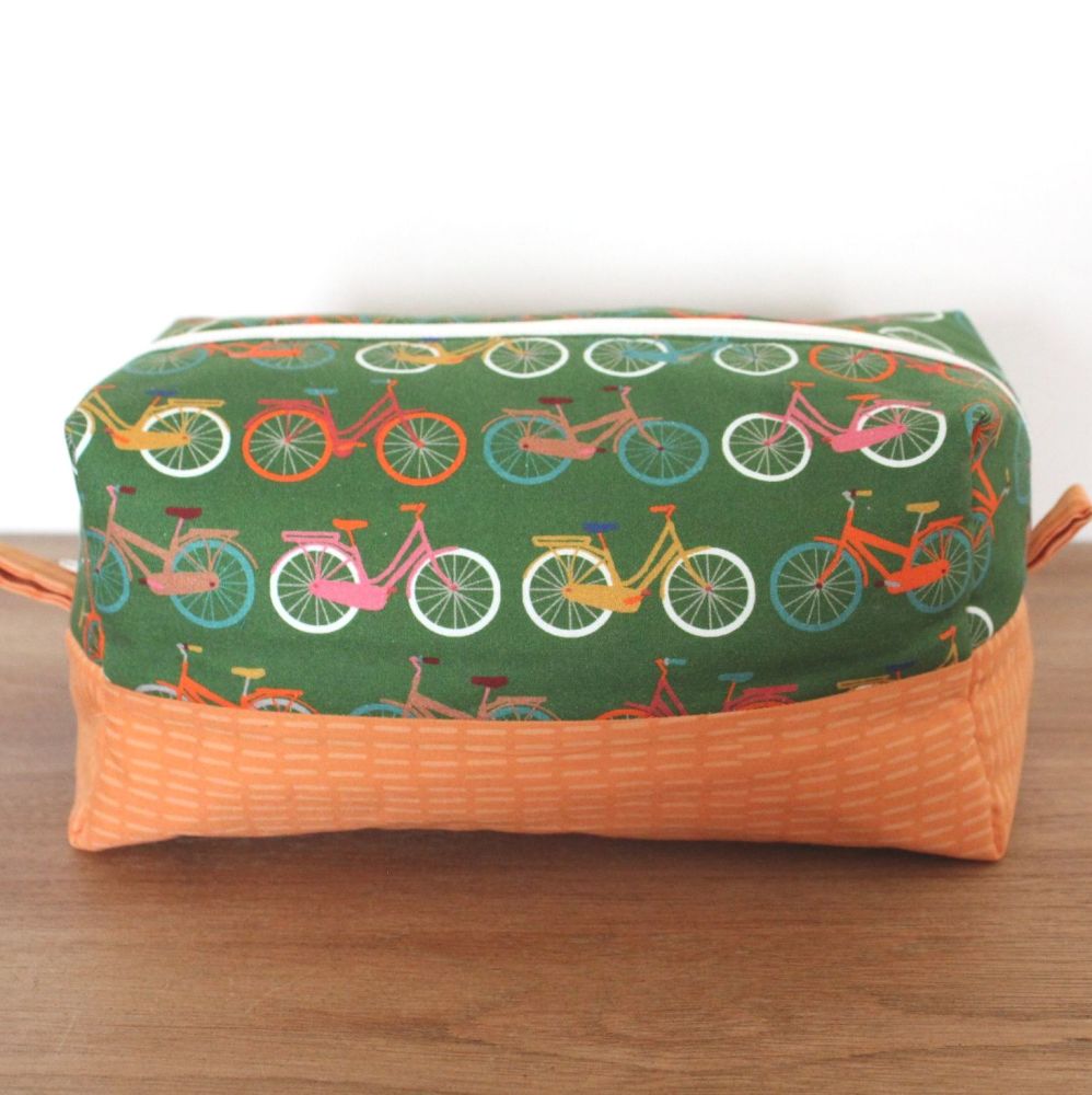 A Dorset Patchworks Bits and Bobs  Box Pouch (Hello Velo)(4)