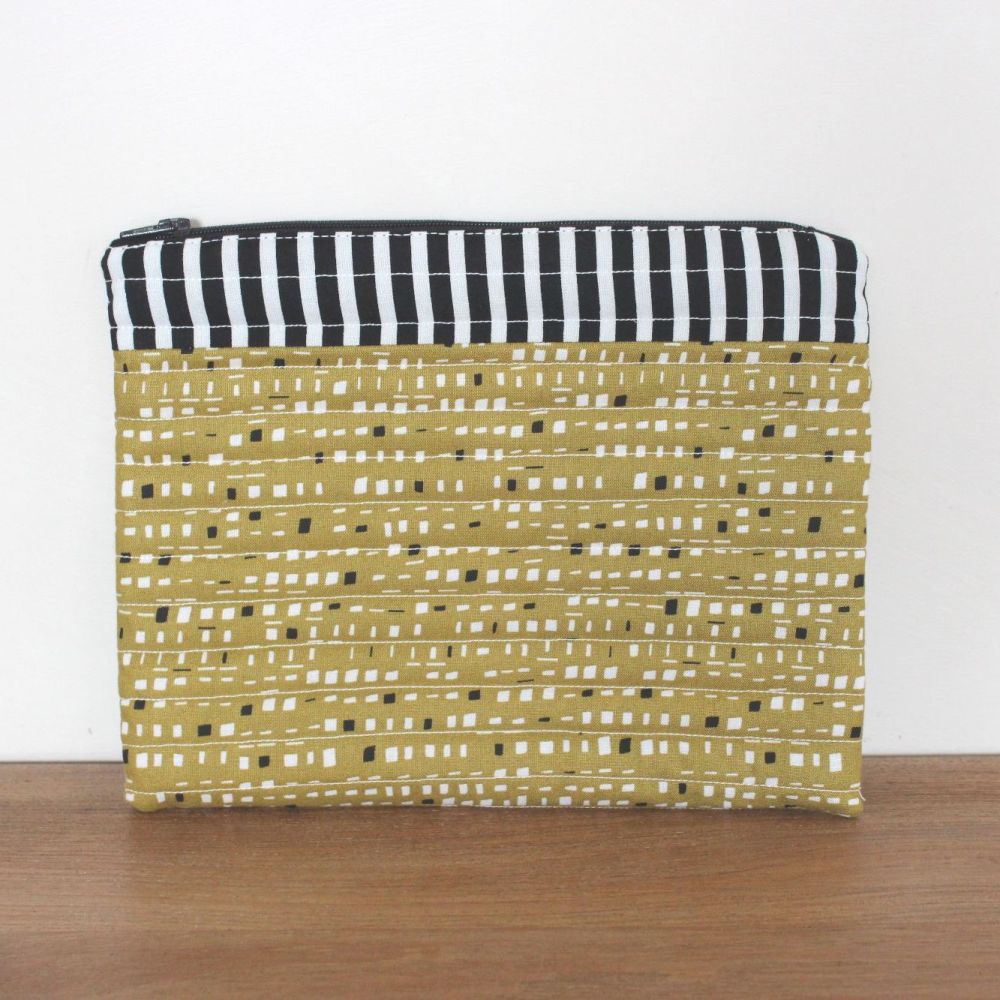 A Dorset Patchworks Quilted Bits and Bobs  Pouch (New Horizons/Stripes)