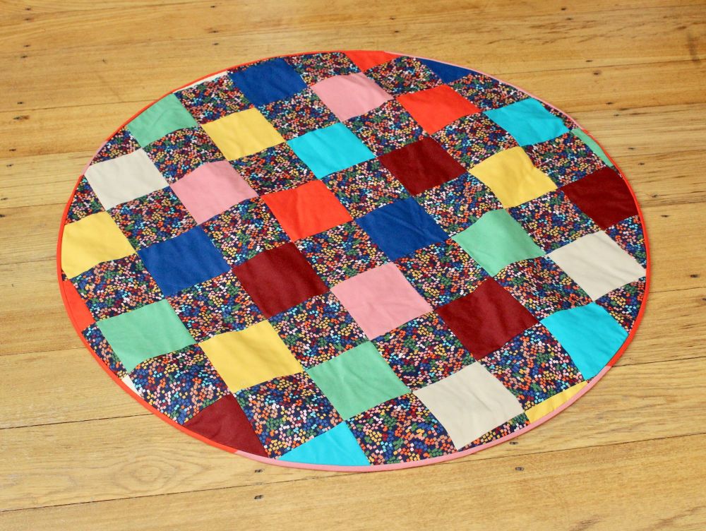 Hello Velo Circular Baby Quilt (Large Squares)