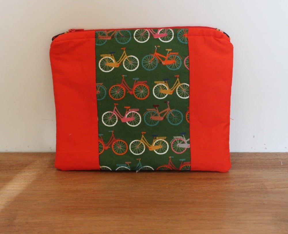 A Dorset Patchworks Bits and Bobs  Pouch (Hello Velo)(2)