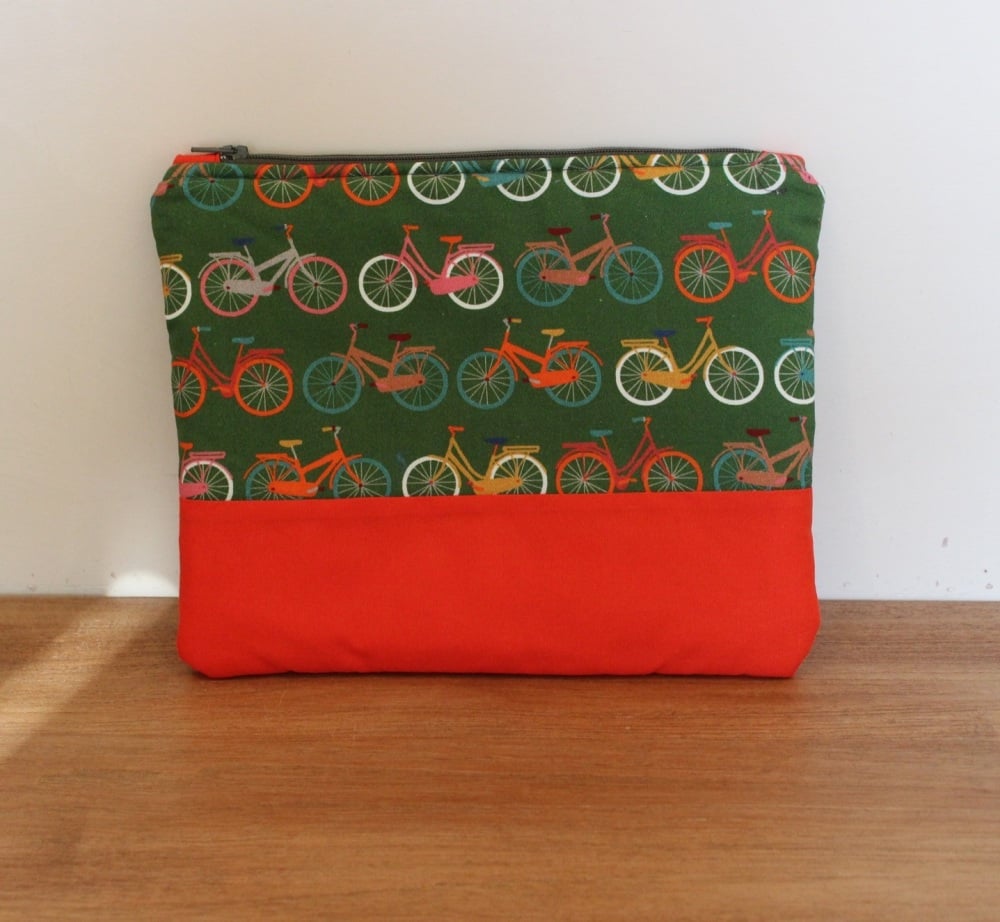 A Dorset Patchworks Bits and Bobs  Pouch (Hello Velo)(3)