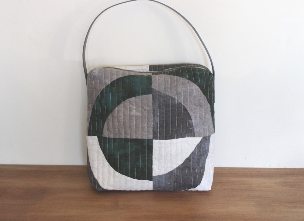 Abstract Circle Quilted Patchwork Bag(1)