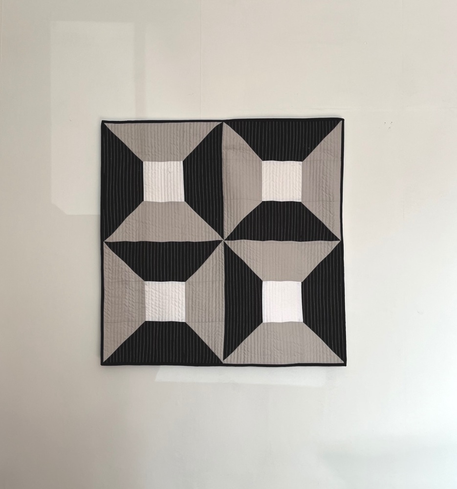 Illusion or Cotton Reels? Quilted Wall Hanging(1)