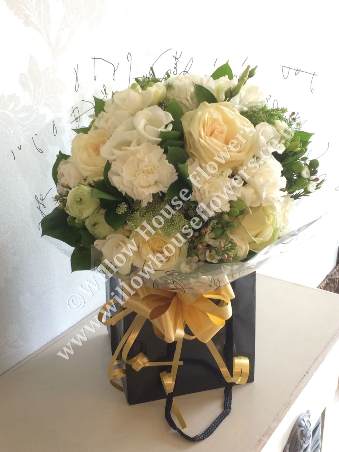 whites creams flowers bouquet Aylesbury florist wedding flowers