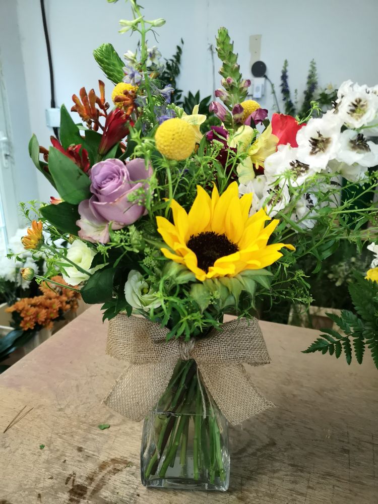 <!--004-->Vase of Fresh Seasonal Flowers