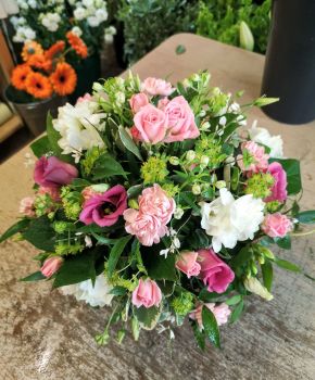 Round Basket fresh seasonal flower arrangement - various Rose colours or a seasonal flower mix