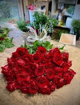 JUST Roses - luxury long stem Roses - order by the stem - £3.50 per stem