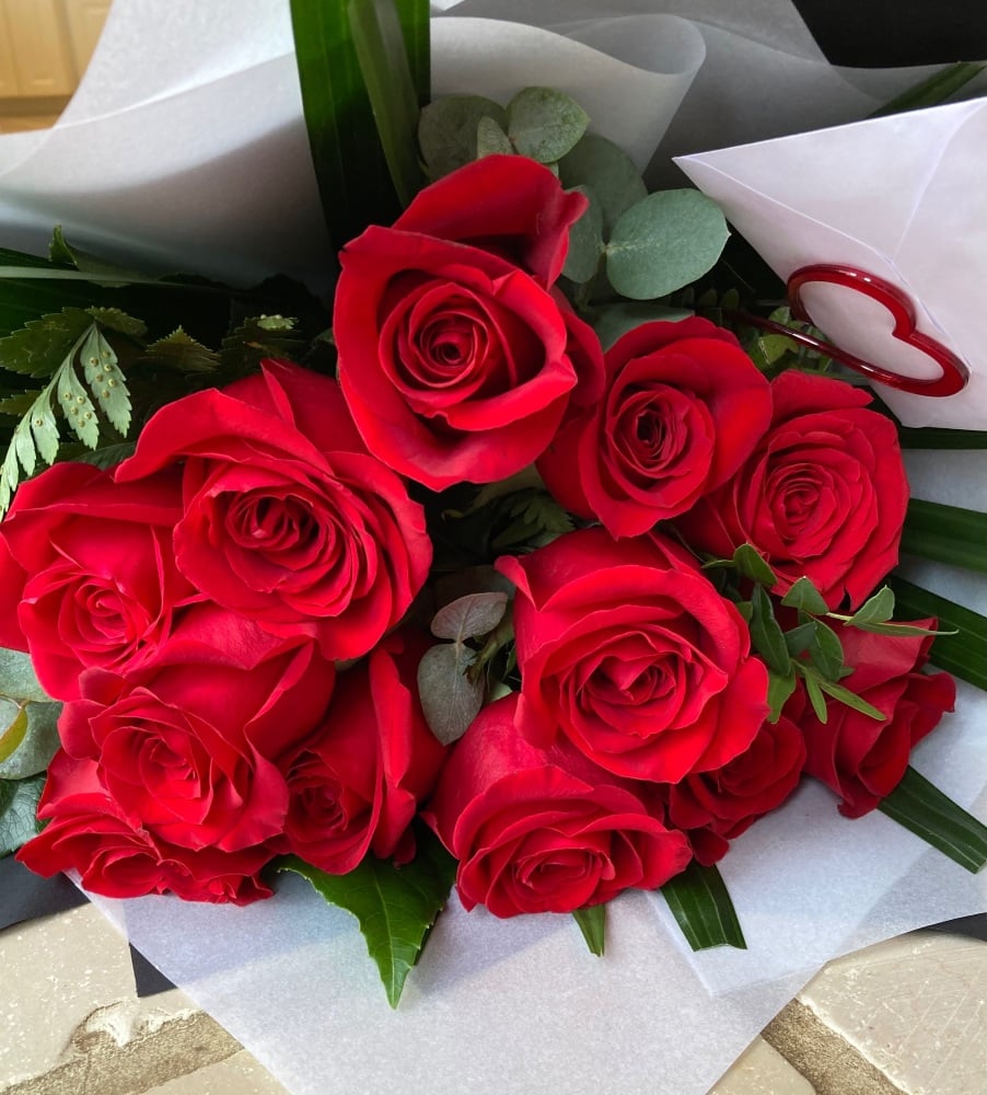 JUST Roses - luxury bunch of Red Roses - order by the stem - local delivery