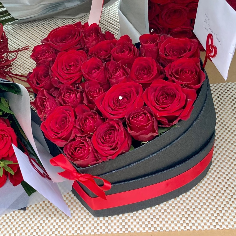 Luxury fresh red roses in a heart shaped box, guarantee a spectacular effec