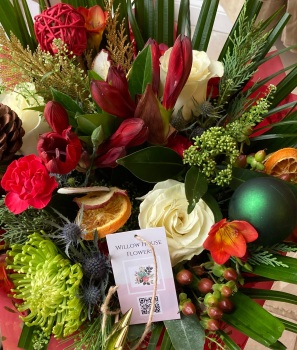 Luxury - Mixed Seasonal Fresh Flower Christmas Bouquets - perfect gift for the Xmas season - From £45.00