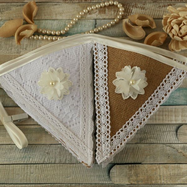 <!-- 026 -->Hessian and Lace Bunting: Rustic Chic Weddings