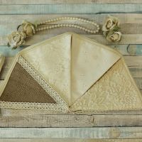 <!-- 018 -->Hessian and Lace Bunting: Country Weddings