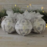 <!-- 031 -->Scandi Ornaments: Grey Christmas Baubles