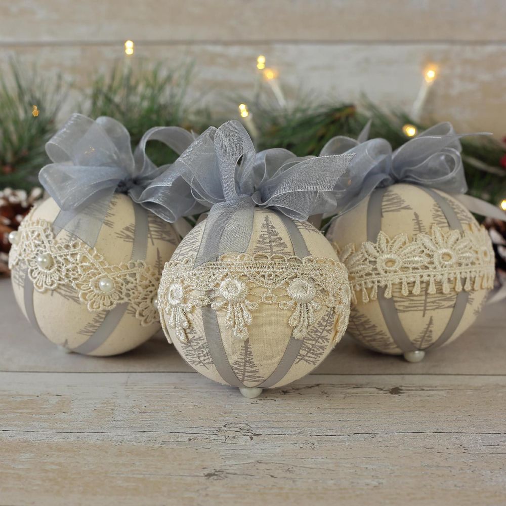 <!-- 033 -->Grey Christmas Baubles: Scandinavian Ornaments