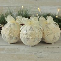 <!-- 035 -->Cream Christmas Baubles: Scandinavian Xmas Decorations
