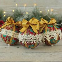 <!-- 006 -->Vintage Christmas Baubles: Xmas Tree Balls