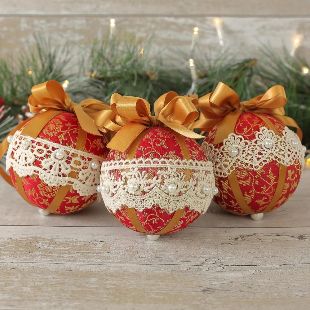Red and Gold Christmas Baubles: Vintage Xmas Decor