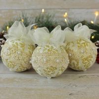 <!-- 008 -->Vintage Style Baubles: Gold and Cream Christmas Decorations