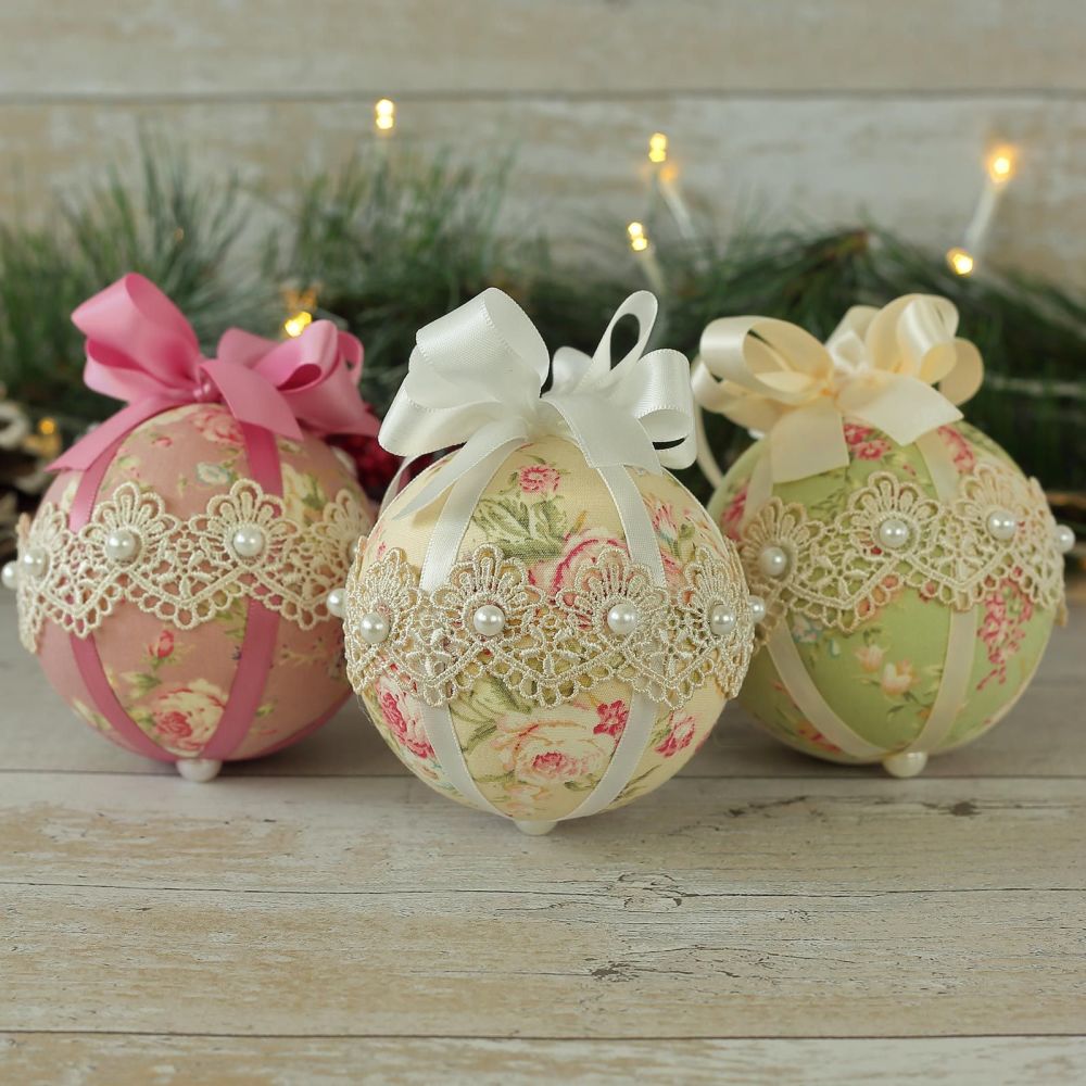 Shabby Chic Ornaments: Christmas Bauble Set