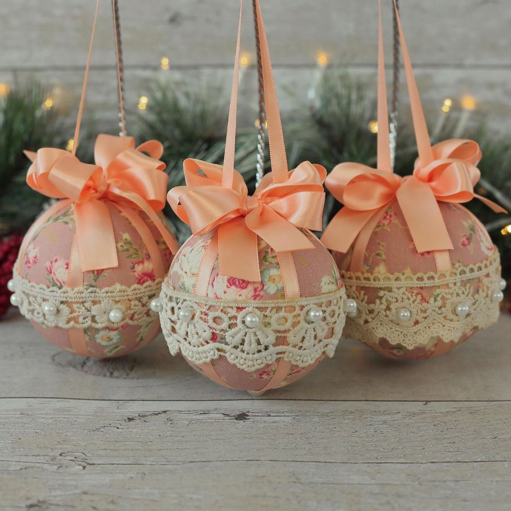 Shabby Chic Christmas Decorations: Peach Baubles