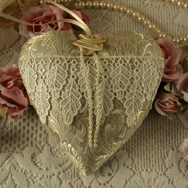 <!-- 002-->Vintage Heart: Lace Anniversary Gift