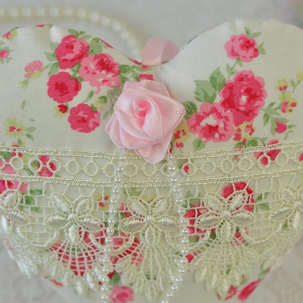  Shabby Chic Hanging Heart: Floral Gift