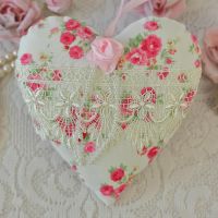 <!-- 005--> Shabby Chic Hanging Heart: Floral Gift