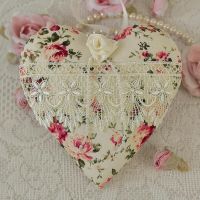 <!-- 004--> Floral Heart: Shabby Chic Gift