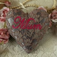 <!-- 007--> Motherâ€™s Day Heart: Gift for Mum