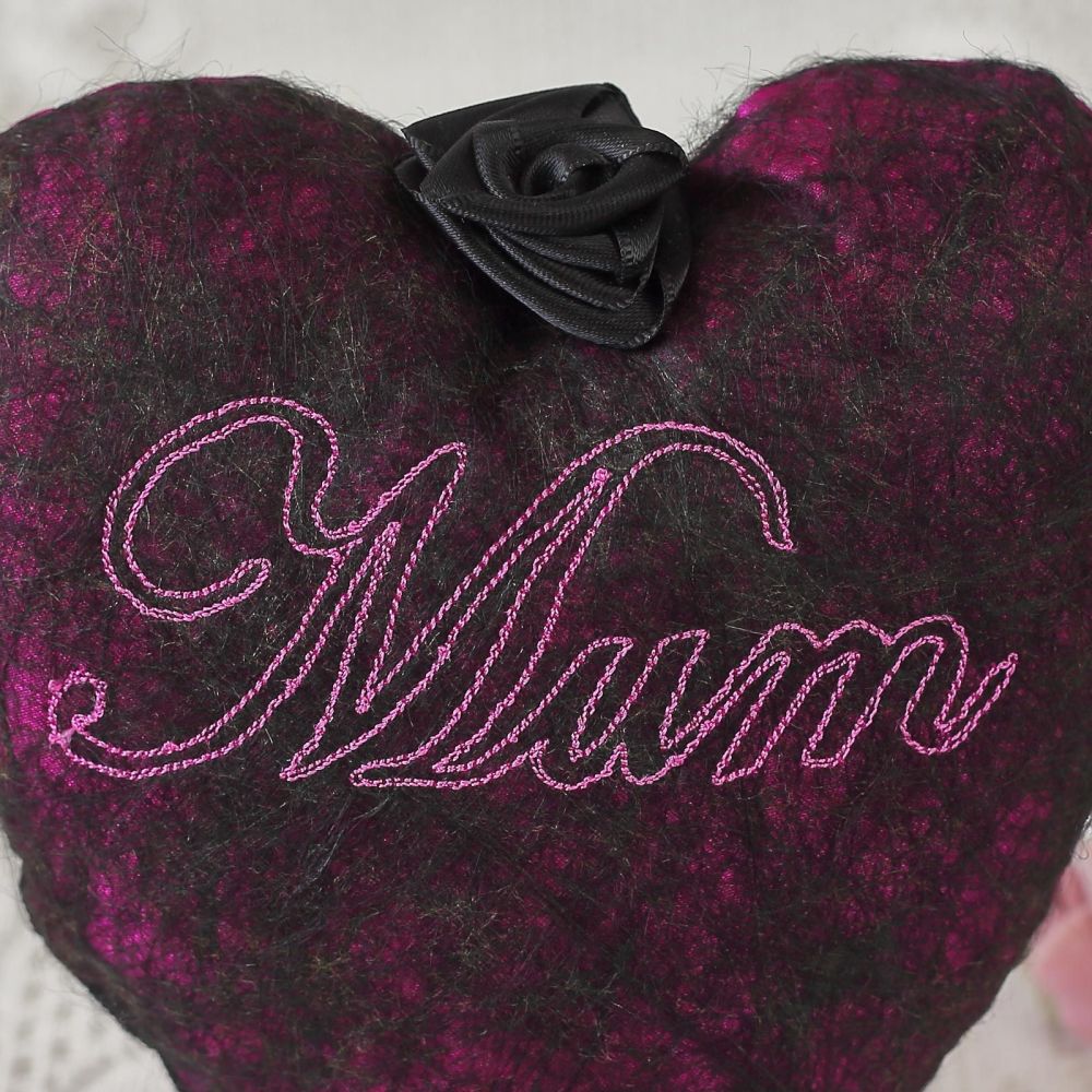  Embroidered Heart: Mum Day Gift