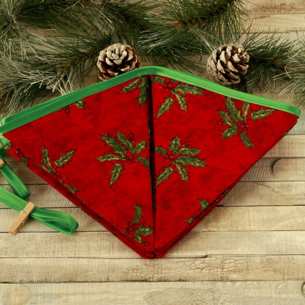 Traditional Christmas Decor: Red Bunting
