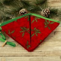 <!-- 027 -->Traditional Christmas Decor: Red Bunting