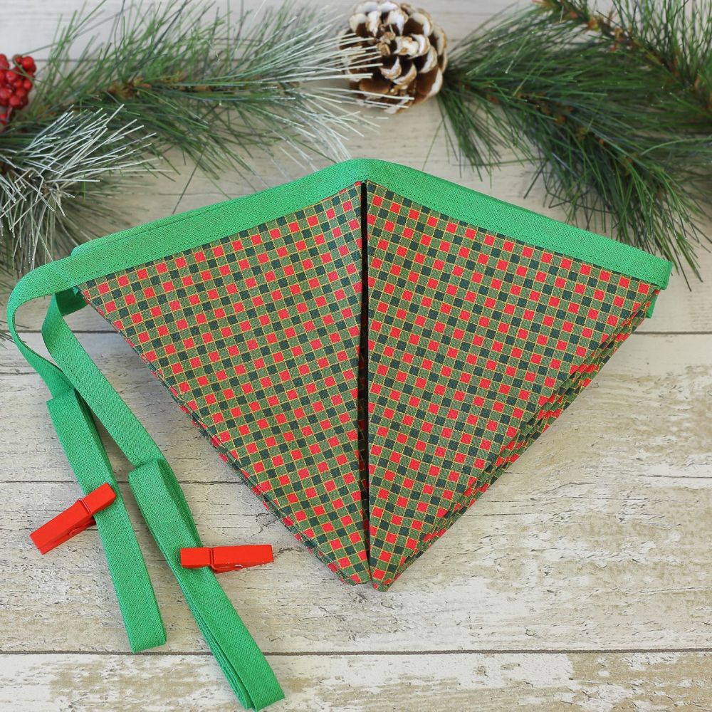 Green and Red Christmas Decor: Festive Banner