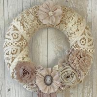<!-- 001 -->Fabric Wreath: Vintage Home Decoration