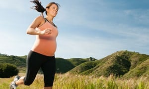 Pregnant-woman-running-010