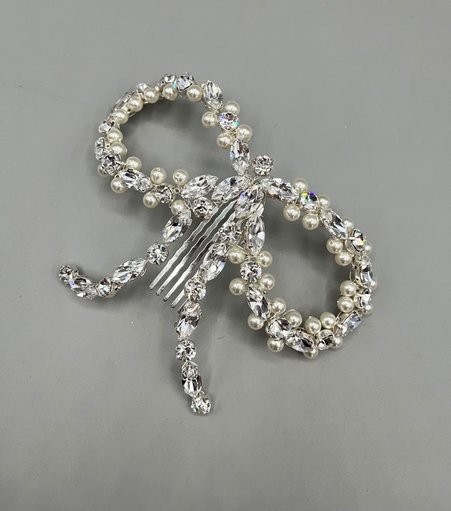 Chic  Bow Crystal Clip