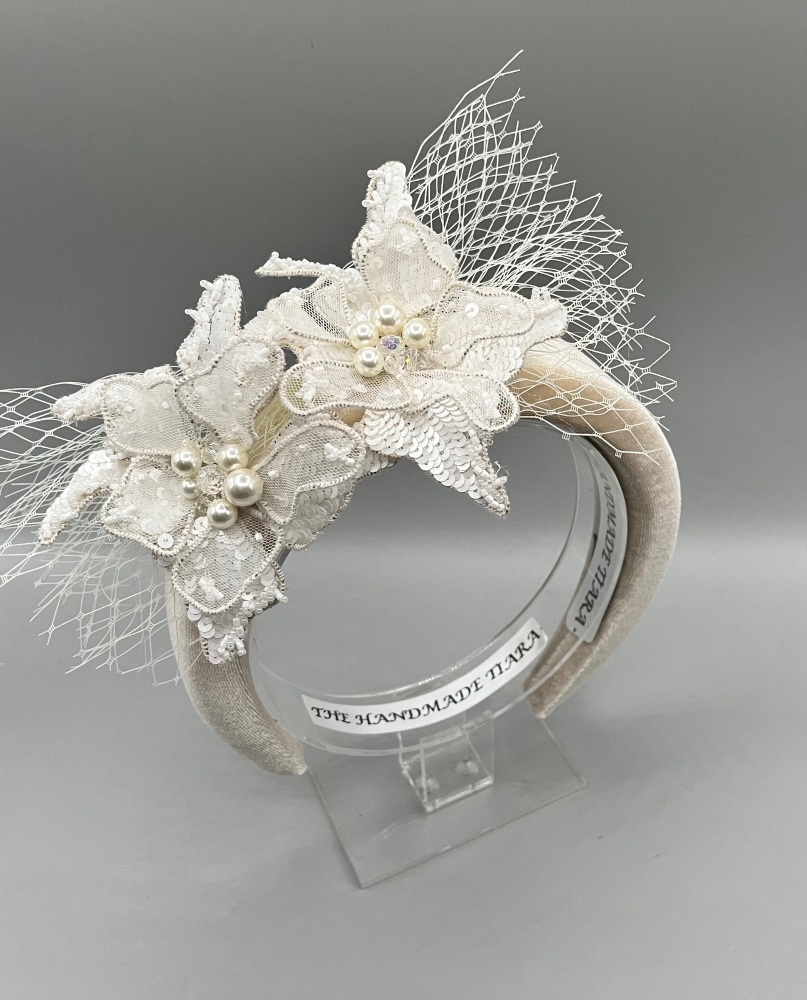 IVORY LARGE FASCINATOR