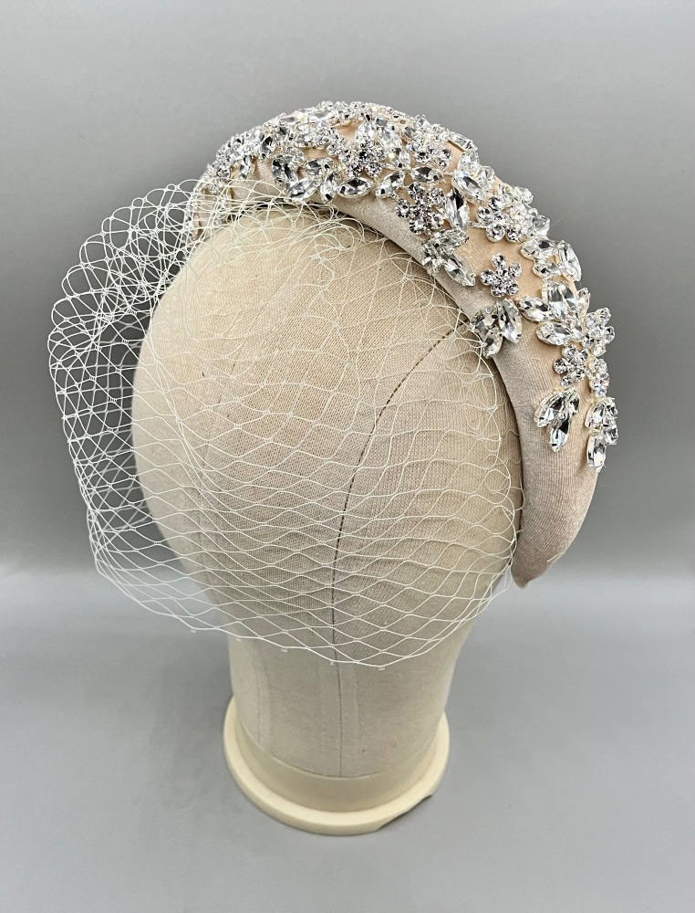 IVORY LARGE FASCINATOR