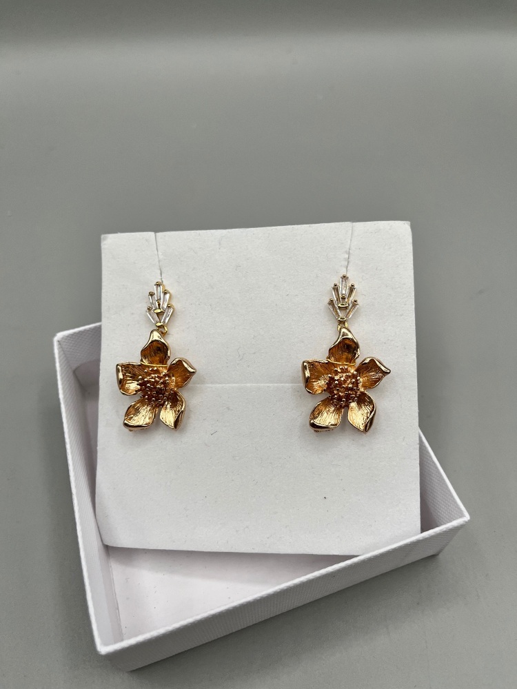 Gold plated flower earrings