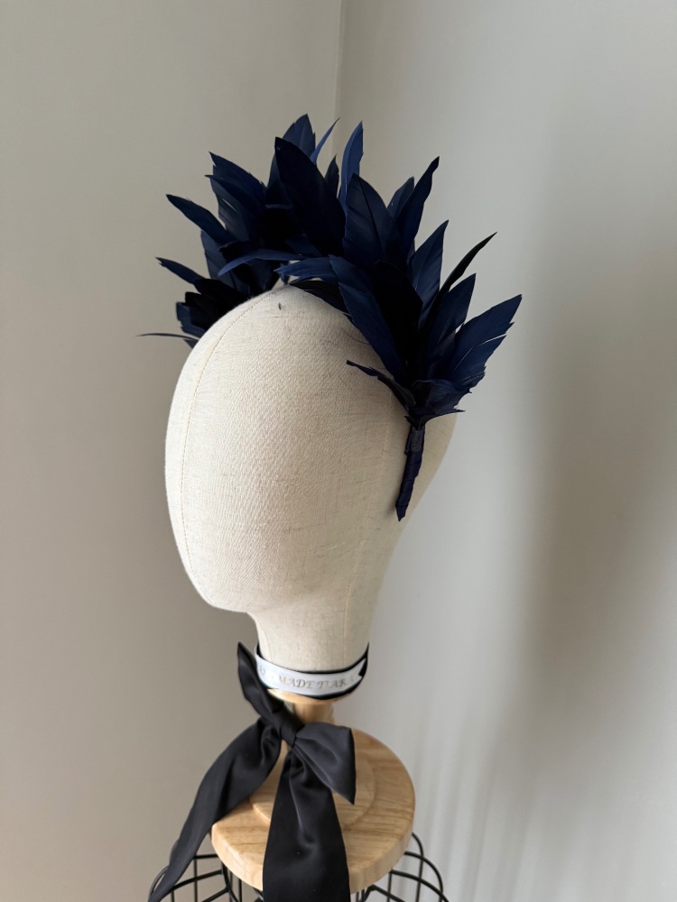 Statement NAVY feather crown
