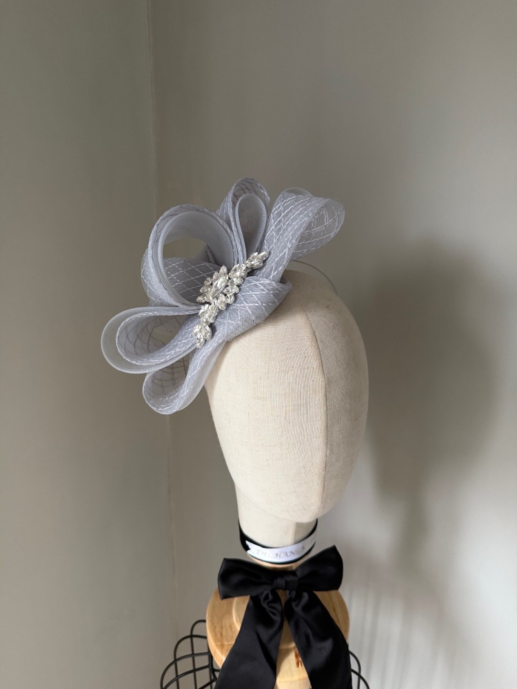 Silver grey mini hat fascinator with a diamant&eacute;