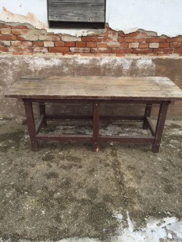 wood table 